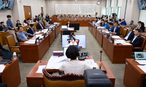 추미애 국회 법제사법위원장이 지난달 26일 서울 여의도 국회에서 열린 제428회 국회(임시회) 제1차 전체회의를 주재하고 있다. 뉴스1