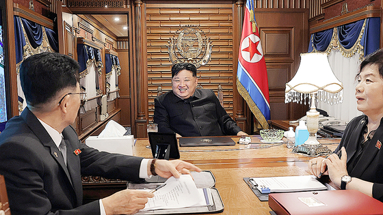  북한 노동당 기관지 노동신문은 2일 김정은 북한 국무위원장이 중국 인민항일전쟁 및 세계반파쑈전쟁승리(전승절) 80주년 기념행사에 참석하기 위해 지난 1일 전용열차로 출발해 2일 새벽 국경을 통과했다고 보도했다. 노동신문=뉴스1