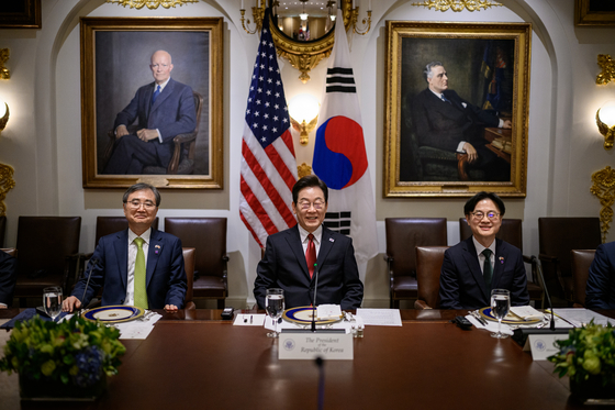 지난달 25일(현지시간) 미국 워싱턴DC 백악관 오벌오피스에서 열린 이재명 대통령과 도널드 트럼프 대통령의 한미 정상회담 당시 사진을 백악관이 1일 사진 공유 사이트를 통해 공개했다. 사진 백악관 플리커 