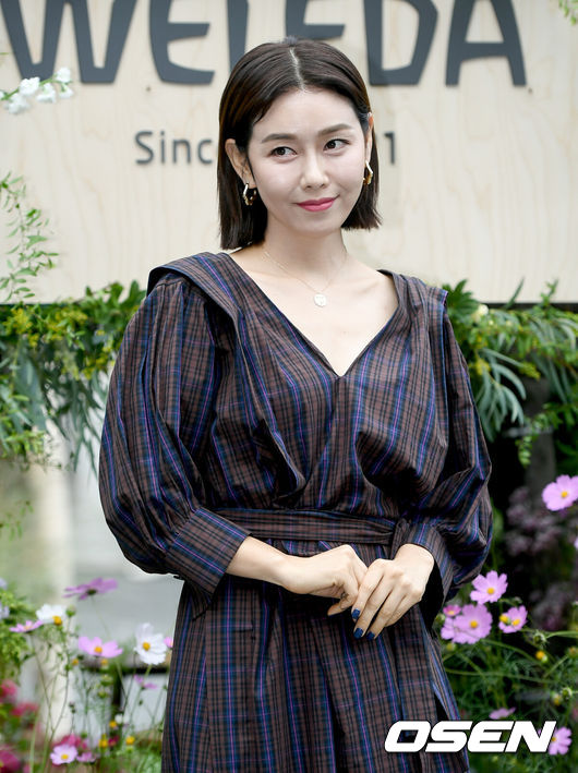 [OSEN=김성락 기자] 23일 오후 서울 송월길 주한 스위스 대사관에서 한 뷰티 브랜드 국내 론칭기념 행사가 열렸다.배우 박탐희가 포즈를 취하고 있다./ksl0919@osen.co.kr