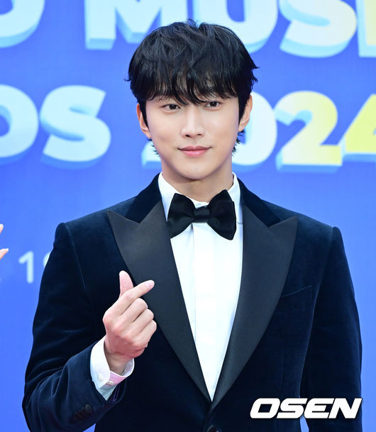 [OSEN=지형준 기자] 15일 오후 서울 장충동 장충체육관에서 ‘한터뮤직어워즈 2024’ 레드카펫 행사가 열렸다.1일 차인 이날 김재중, NOWADAYS(나우어데이즈), 민니, SAY MY NAME(세이마이네임), ARTMS(아르테미스), 연준, 이무진, EPEX(이펙스), 인순이, TXT(투모로우바이투게더), tripleS(트리플에스), 가희, 권인하, 김조한, 니콜, 브라이언, 앤디, 윤상, 정선아, 환희, 진영, 미연 등이 참석했다. 배우 진영이 포즈를 취하고 있다. 2025.02.15 /jpnews@osen.co.kr