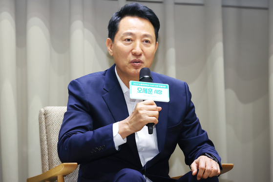 오세훈 서울시장이 지난달 서울시청에서 열린 노벨경제학상 수상자 초청 '지속가능한 번영을 위한 길' 특별대담에서 발언하고 있다. 연합뉴스