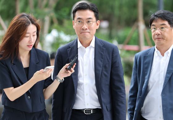 ‘김건희 집사 게이트' 의혹에 연루된 혐의를 받는 조영탁 IMS모빌리티 대표가 조사를 받기 위해 지난달 20일 오전 서울 종로구 김건희 특검팀(특별검사 민중기) 사무실로 출석하고 있다. 뉴시스