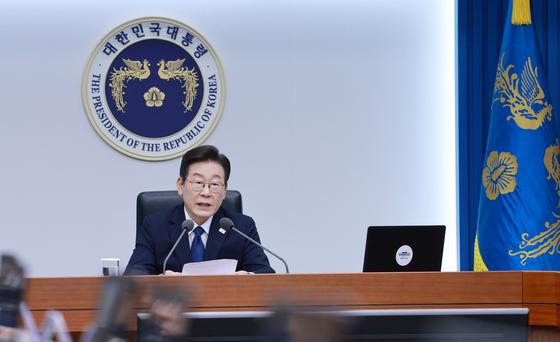 4일 이재명 대통령이 서울 용산 대통령실 청사에서 열린 9차 수석·보좌관 회의에서 발언하고 있다. 연합뉴스