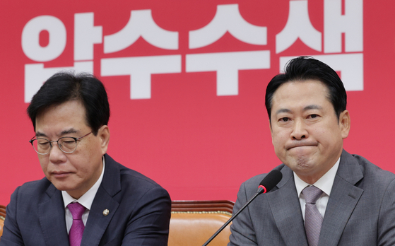 장동혁 국민의힘 대표가 4일 오전 서울 여의도 국회에서 열린 최고위원회의에서 생각에 잠겨 있다. 뉴스1