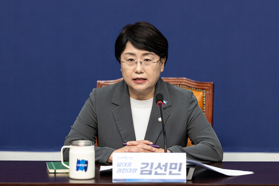 김선민 조국혁신당 대표 권한대행이 5일 서울 여의도 국회에서 열린 지도부 기자간담회에 참석해 당내 성비위 및 직장 내 괴롭힘 사건과 관련해 발언하고 있다. 뉴스1