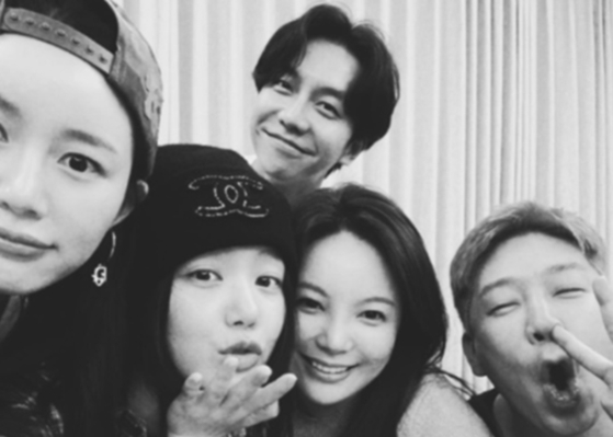 MC몽은 지난 3일 인스타그램에 이승기-이다인 부부, 배우 이유비, 차가원 피아크 그룹 회장과 찍은 사진을 게시했다. 인스타그램 캡처