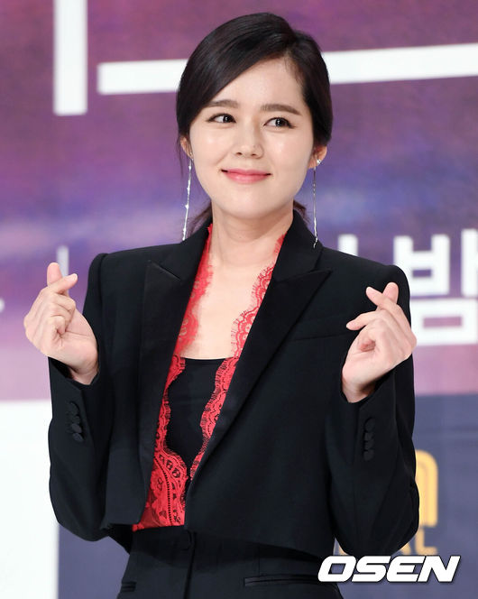 [OSEN=이동해 기자] 25일 오후 서울 영등포구 타임스퀘어 아모리스홀에서 열린 OCN 주말드라마 '미스트리스' 제작발표회에 배우 한가인이 참석하고 있다.'미스트리스'는 비밀을 가진 네 여자와 그들에 얽힌 남자들의 뒤틀린 관계와 심리적인 불안감을 다룬 미스터리 관능 스릴러 드라마로 오는 28일 첫 방송된다. / eastsea@osen.co.kr