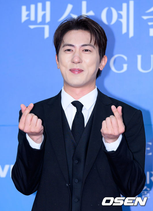[OSEN=이대선 기자] 5일 오후 서울 강남구 코엑스 D홀에서 ‘제61회 백상예술대상 with 구찌’ 레드카펫 행사가 열렸다.방송·영화·연극을 아우르는 국내 유일무이 종합 예술 시상식 ‘제61회 백상예술대상 with 구찌’는 JTBC·JTBC2·JTBC4에서 동시 생중계, 프리즘·네이버TV·치지직에서 디지털 생중계된다.배우 김원훈이 레드카펫을 밟고 있다. 2025.05.05 /sunday@osen.co.kr