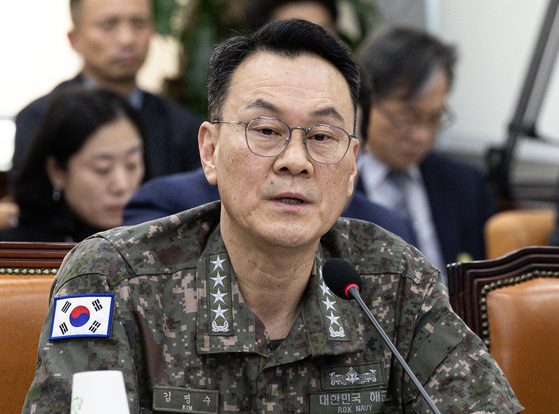 김명수 전 합참의장이 지난 2월 11일 오후 서울 여의도 국회에서 열린 제422회 국회(임시회) 국방위원회 제1차 전체회의에서 의원 질의에 답변하고 있다. 뉴스1