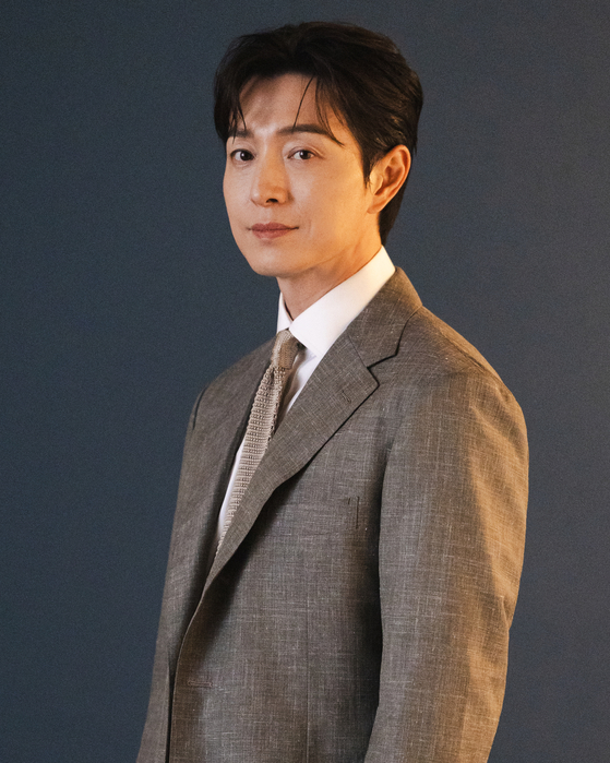 첫 스크린 주연작 '살인자 리포트'에서 연쇄살인범이자 정신과 의사 영훈 역을 맡은 정성일. 사진 소니픽처스엔터테인먼트코리아 
