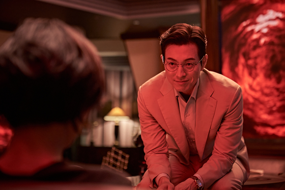 영화 '살인자 리포트'에서 연쇄살인범이자 정신과 의사인 영훈을 연기한 배우 정성일. 사진 소니픽처스엔터테인먼트코리아                