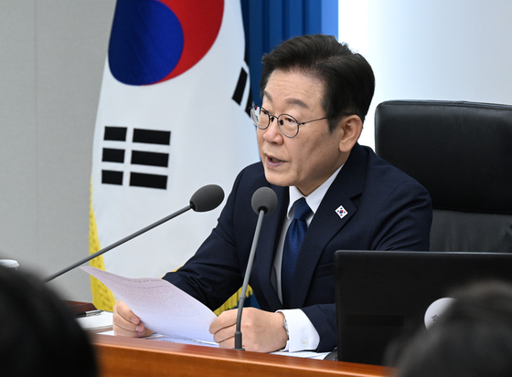 이재명 대통령이 지난 4일 서울 용산 대통령실 청사에서 열린 제9차 수석·보좌관 회의에서 발언하고 있다. 대통령실사진기자단