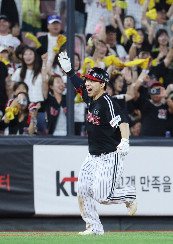 4일 수원 KT전에서 역전 결승 만루홈런을 터트린 LG 문성주. 뉴스1