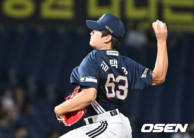 [OSEN=창원, 이석우 기자] 5일 창원NC파크에서 2025 신한 SOL 뱅크 KBO 리그 NC 다이노스와 두산 베어스의 경기가 열렸다. 홈팀 NC는 로건이, 방문팀 두산은 잭로그가 선발 출전했다. 두산 베어스 김택연이 역투하고 있다. 2025.09.05 / foto0307@osen.co.kr