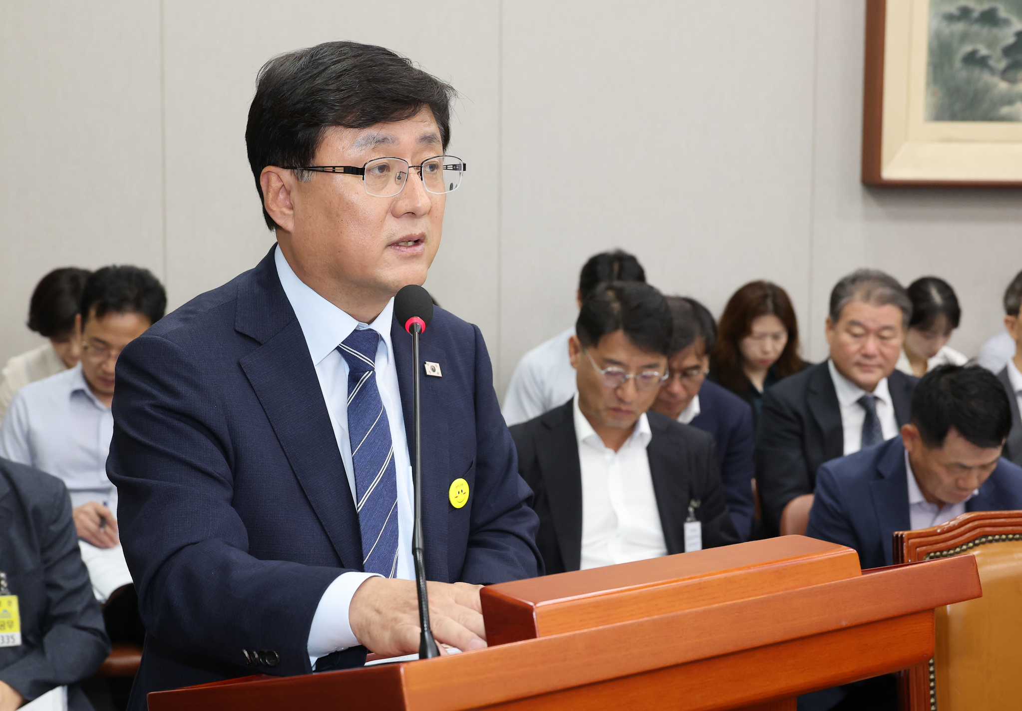 8일 서울 여의도 국회에서 열린 기후위기특별위원회 전체회의에서 김성환 환경부 장관이 업무보고를 하고 있다. 연합뉴스
