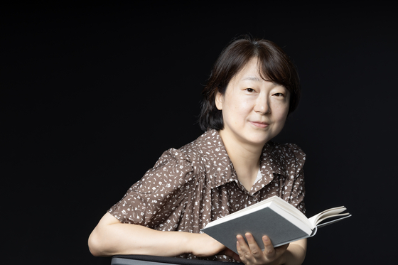 이주혜 번역가는 “사후에 비숍이 주변인과 나눈 편지들이 공개되며 비숍의 레즈비언 정체성이 드러났다. 그 이후 자연예찬으로만 읽히던 시가 성애적 표현으로 해석되는 등 비평의 층위가 다양해졌다”고 밝혔다. 권혁재 사진전문기자
