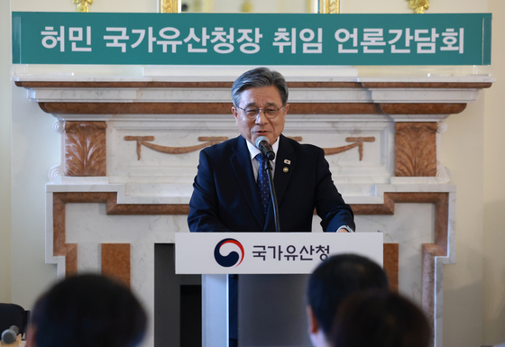 허민 국가유산청장이 8일 서울 중구 덕수궁 석조전에서 취임 언론간담회를 열고 새 정부에서 중심적으로 추진할 국가유산 정책 과제를 발표하고 있다. 뉴스1