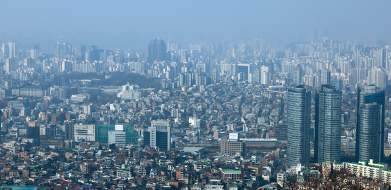 서울 남산에서 바라본 용산구·마포구 일대 모습. 뉴스1