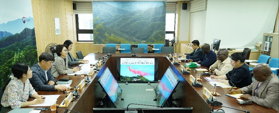  산림청이 콩고민주공화국 산림 관계자들을 초청해 산림정책과 산림재난 현장 대응 방안 등을 전수했다. 사진 산림청