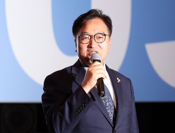우원식 국회의장이 5일 오후 광주 동구 금남로CGV에서 광복 80주년 기념 다큐멘터리 영화 '독립군, 끝나지 않는 전쟁' 상영회에 참석해 인사말을 하고 있다. 뉴스1