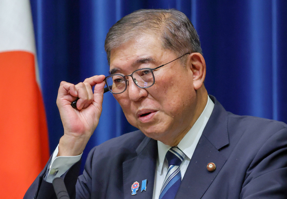 이시바 시게루 일본 총리가 지난 7일 총리 관저에서 긴급 회견을 열고 사임을 밝히고 있다. 지지통신=연합뉴스