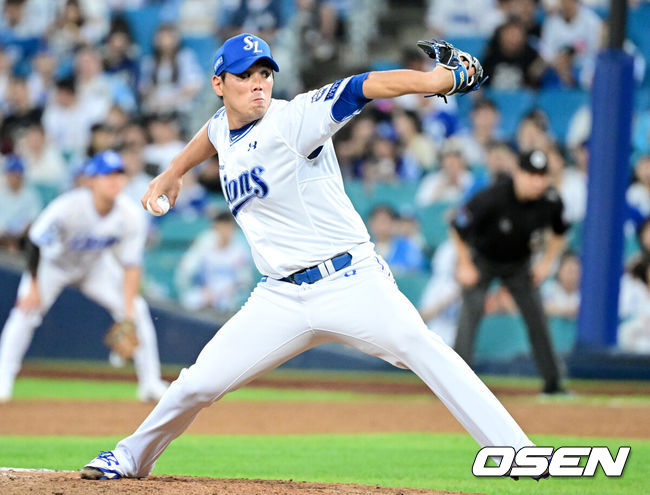 [OSEN=대구, 최규한 기자] 5일 대구삼성라이온즈파크에서 ‘2025 신한 SOL Bank KBO리그’ 삼성 라이온즈와 키움 히어로즈의 경기가 열렸다.홈팀 삼성은 최원태, 방문팀 키움은 정현우를 선발로 내세웠다.9회초 마운드에 오른 삼성 투수 김재윤이 힘차게 공을 뿌리고 있다.  2025.09.05 / dreamer@osen.co.kr