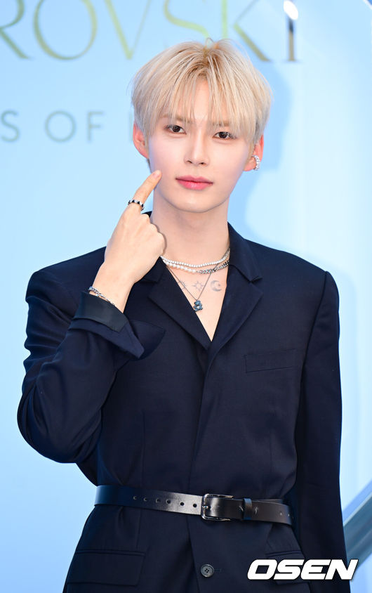 [OSEN=김성락 기자] 17일 오후 서울 성동구 XYZ 서울에서 한 쥬얼리 브랜드의 ‘Masters of Light’ 전시회 기념 포토월 행사가 열렸다. 이날 행사에는 르세라핌 김채원, 제로베이스원 성한빈, 더보이즈 현재, 아이브 레이, 배우 나나, 황인엽이 참석했다. 제로베이스원 성한빈이 포토타임을 갖고 있다. 2024.10.17 / ksl0919@osen.co.kr