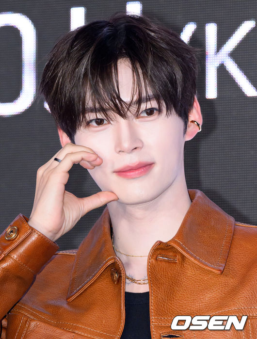 [OSEN=이대선 기자] 27일 오전 서울 강남구 SJ쿤스트할레에서 Mnet ‘월드 오브 스트릿 우먼 파이터’ 제작발표회가 열렸다.‘월드 오브 스우파’는 Mnet 메가 히트작 ‘스트릿 우먼 파이터’의 세 번째 시즌으로, 한국을 포함해 뉴질랜드, 미국, 일본, 호주까지 총 5개국 국가대항전으로 시청자들을 만날 예정이다. Mnet ‘월드 오브 스우파’는 오는 5월 27일(화) 오후10시 첫 방송된다. 제로베이스원 성한빈이 포토타임을 가지고 있다. 2025.05.27 /sunday@osen.co.kr