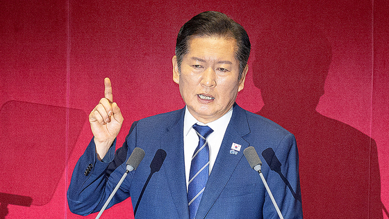 정청래 더불어민주당 대표가 9일 서울 여의도 국회에서 열린 제429회 국회(정기회) 제2차 본회의에서 교섭단체 대표 연설을 하고 있다. 뉴스1