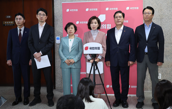 나경원 의원 등 국민의힘 국회 법제사법위원회 위원들이 9일 오후 국회에서 법사위 관련 기자회견을 하고 있다. 임현동 기자