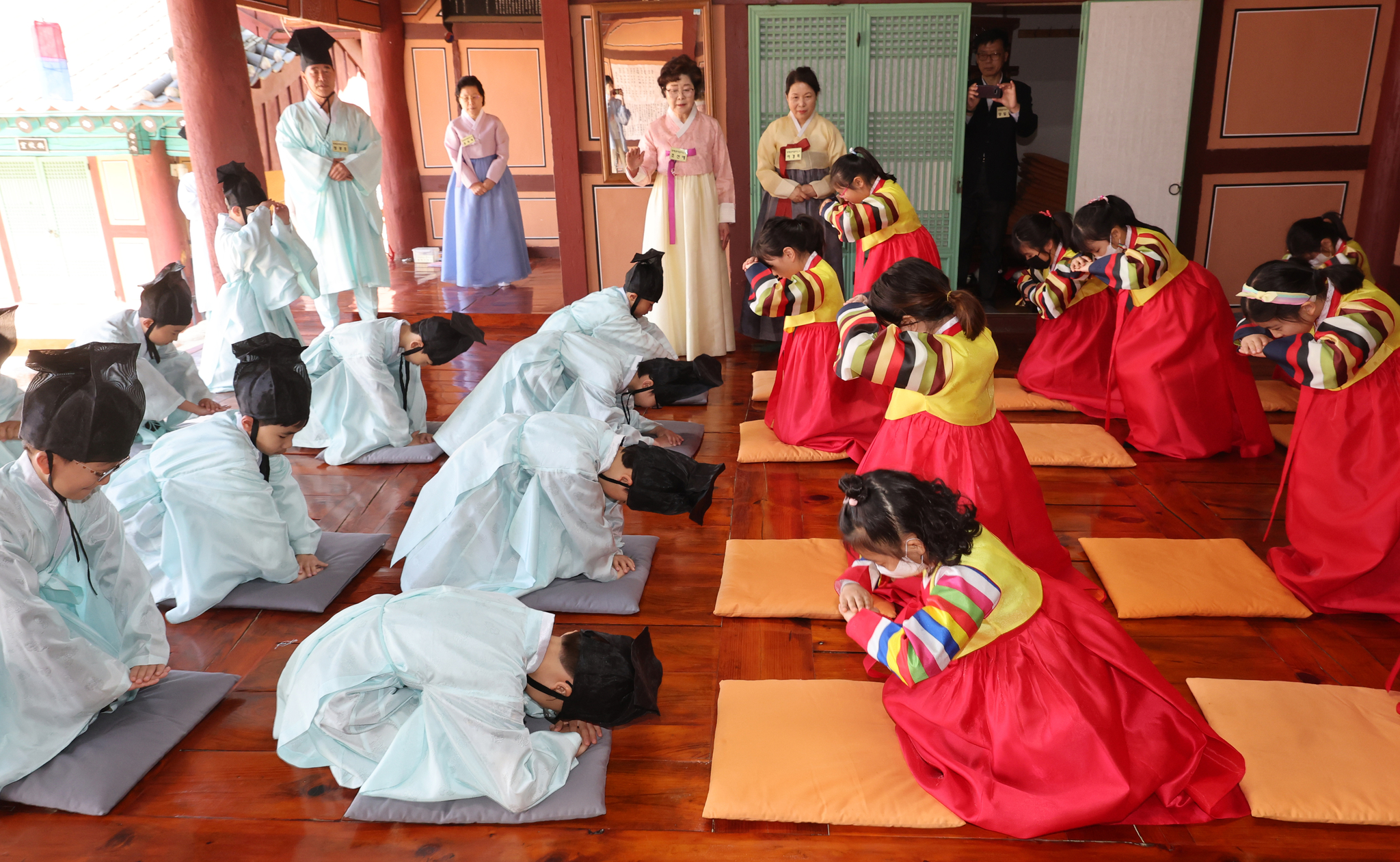 송봉근 기자
