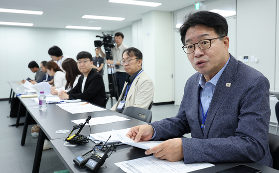 염태영 더불어민주당 의원이 지난 7월 18일 서울 종로구 정부서울청사 창성동 별관에서 열린 전세사기 피해자 간담회에서 모두발언을 하고 있다. 뉴스1