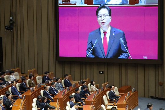 김민석 국무총리와 국무위원들이 10일 국회 본회의장에서 열린 송언석 국민의힘 원내대표 교섭단체 대표연설을 지켜보고 있다. 임현동 기자
