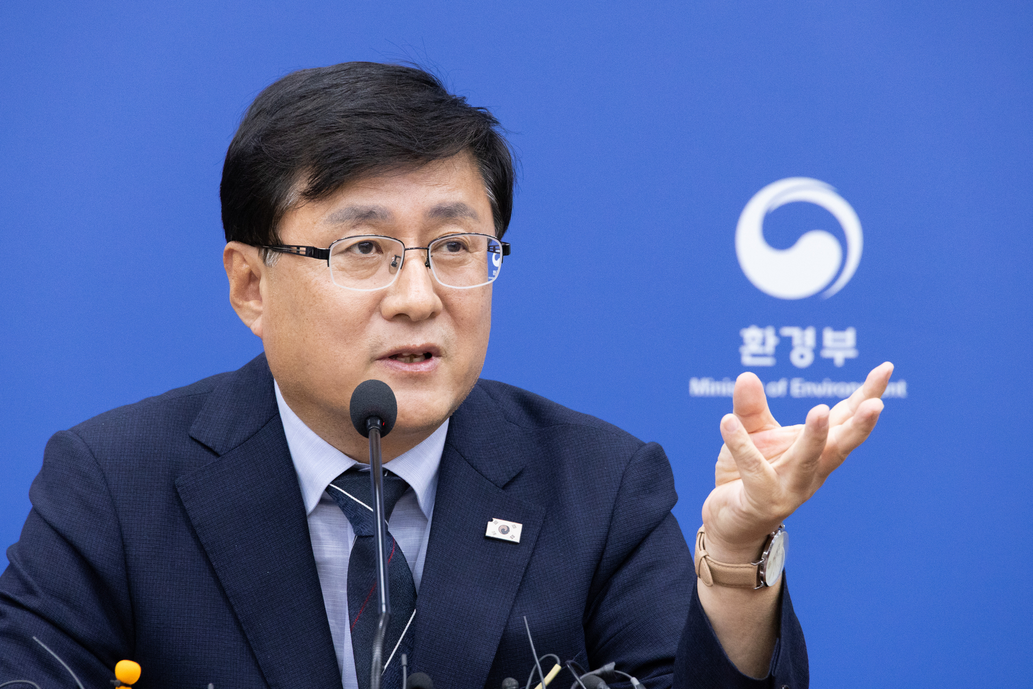 김성환 환경부 장관이 9일 서울 서초구 한강홍수통제소에서 기자단과 간담회를 하고 있다. 연합뉴스