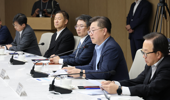 박일준 대한상의 상근부회장이 9일 서울 상의의환에서 열린 경제8단체와 더불어민주당 코스피5000특별위원회 간담회에서 인사말을 하고 있다. 사진 대한상의