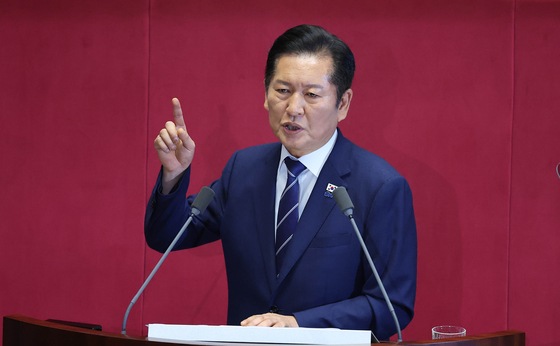 정청래 더불어민주당 대표가 9일 국회 본회의장에서 교섭단체 대표 연설을 하고 있다. 임현동 기자