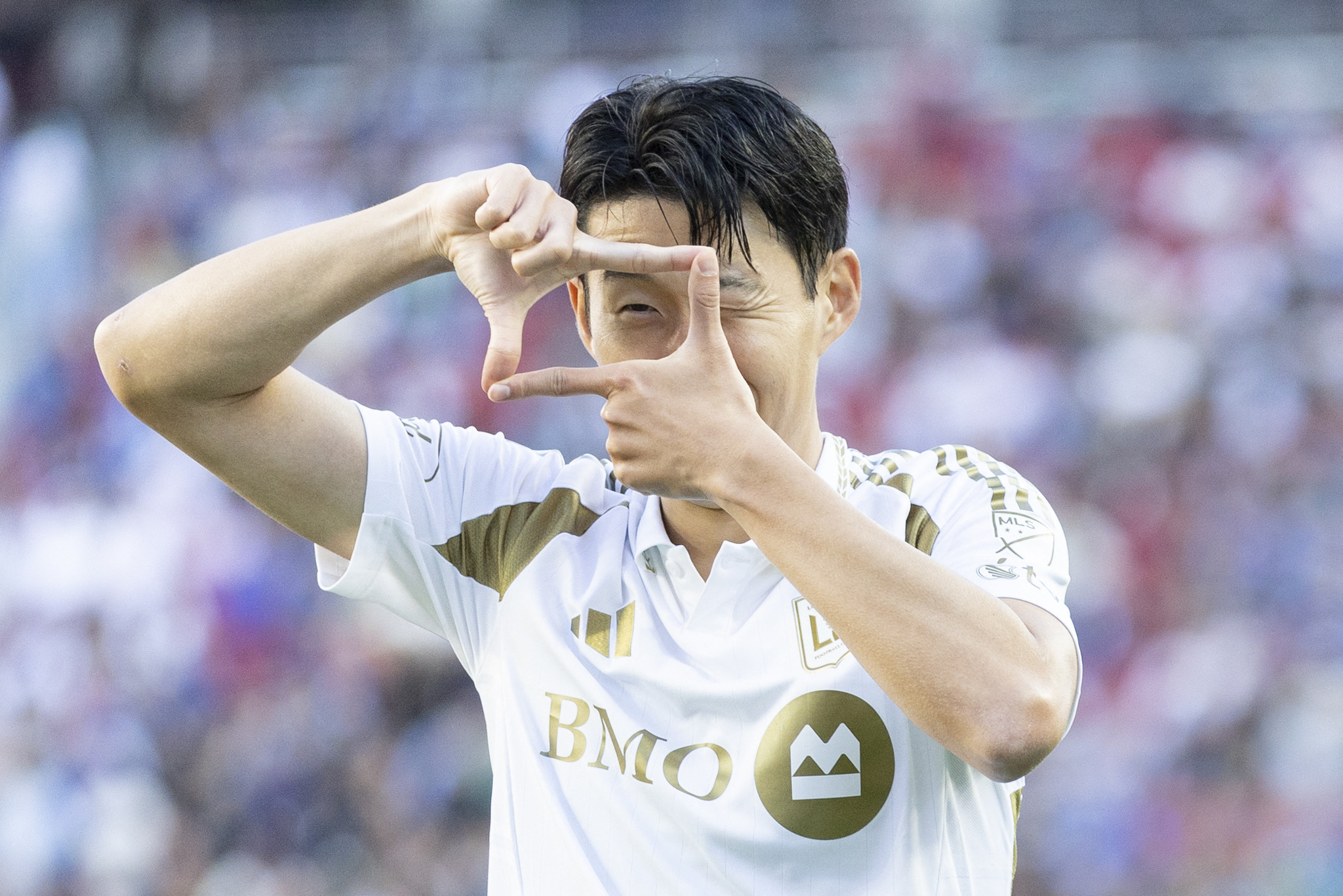 산호세전에서 시즌 2호골을 터트린 미국 메이저리그사커 LAFC 손흥민이 전매특허인 찰칵 세리머니를 펼치고 있다. [로이터=연합뉴스]