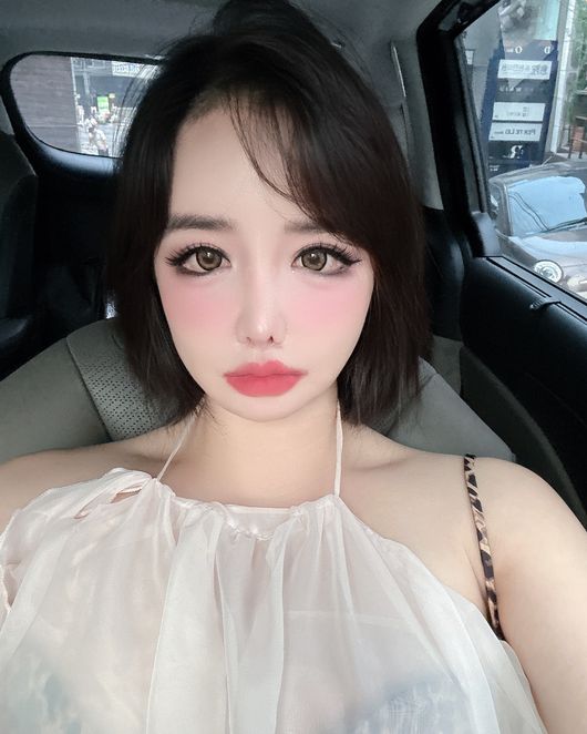 박봄 SNS