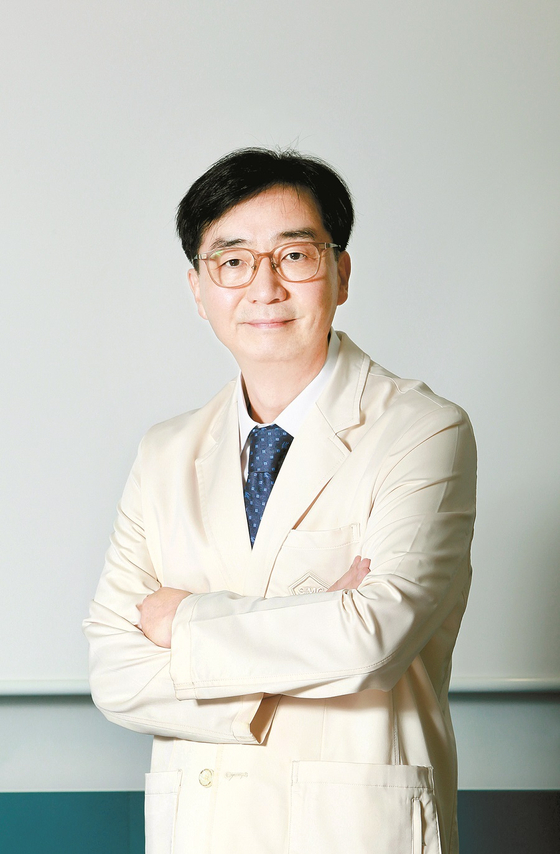 차훈석 삼성서울병원 류마티스내과 교수는 30여 년간 류머티즘 관절염 치료에 매진했다. “선생님 덕분에 여태껏 살아 있다”는 환자의 말을 들을 때 가장 큰 보람을 느낀다고 했다. 지미연 객원기자