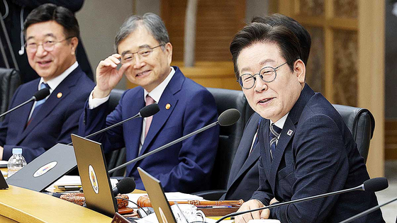  이재명 대통령이 16일 세종시 정부세종청사에서 열린 국무회의에서 발언을 하고 있다. 대통령실사진기자단