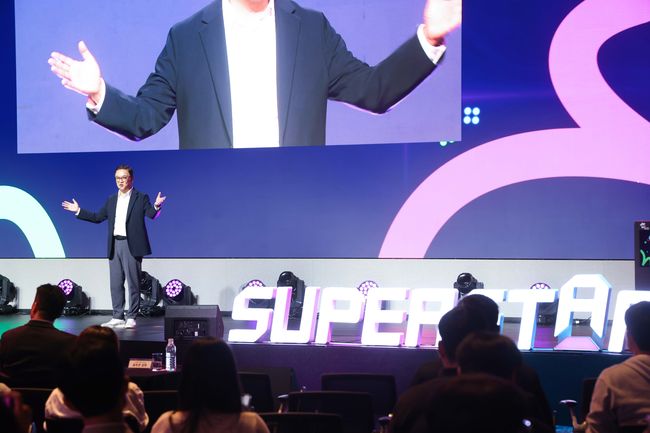 정수헌 LG사이언스파크 대표가 17일 서울 마곡 LG사이언스파크에서 진행된 슈퍼스타트 데이 2025 행사의 개회인사를 하고 있다.