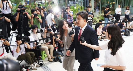 지난달 27일 서울 광화문 특검 사무실에 출석한 권성동 국민의힘 의원. 장진영 기자
