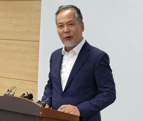 전은수 ㈜자광 회장이 지난 16일 전주시청에서 기자회견을 열고 "옛 대한방직 부지에서 추진 중인 '관광타워 복합 개발 사업'이 이달 말 전주시의 최종 사업 계획 승인을 앞두고 있다"며 "연말 착공할 예정"이라고 밝히고 있다. 연합뉴스
