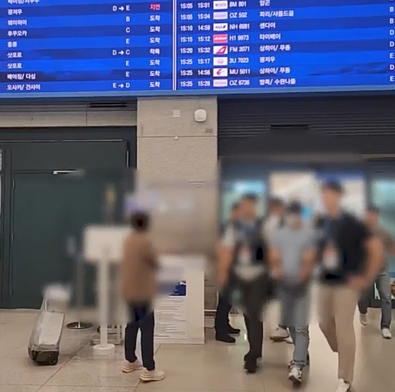 KT 소액결제 사건의 용의자 A씨가 검거되는 모습. 경기남부경찰청
