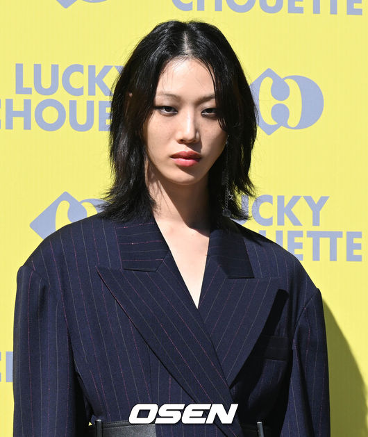 [OSEN=조은정 기자] 1일 오후 서울 성동구 성수 S 팩토리에서 한 패션 브랜드 10주년 기념 패션쇼 포토 행사가 열렸다.모델 최소라가 행사에 참석해 포즈를 취하고 있다. 2022.09.01 /cej@osen.co.kr 