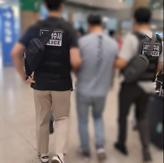 ‘KT 휴대전화 소액결제 사건’의 중국인 용의자가 검거됐다. [사진 경기남부경찰청]
