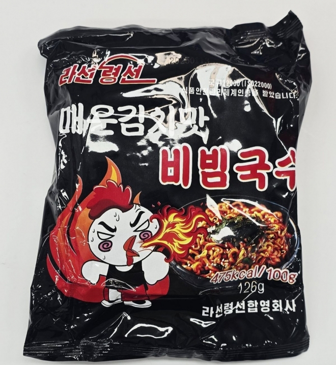 북한에서 생산된 ‘매운 김치맛 비빔국수’. 사진 강동완 동아대 교수