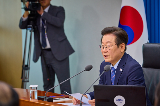 이재명 대통령이 18일 서울 용산 대통령실 청사에서 열린 수석보좌관회의에서 발언을 하고 있다. 사진 대통령실