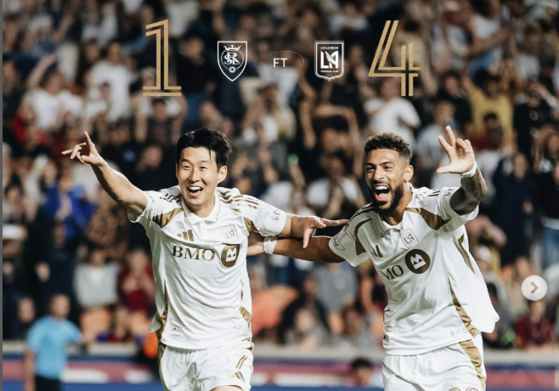 해트트릭을 자축하는 손흥민(왼쪽). 사진 LAFC 인스타그램